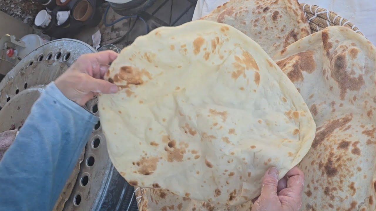 خبز بتنور الغاز من البدايه حتى النهايه بديت ازرع بالسنادين خضار الصيف حتى يغير الجو واحولهم للحديقه