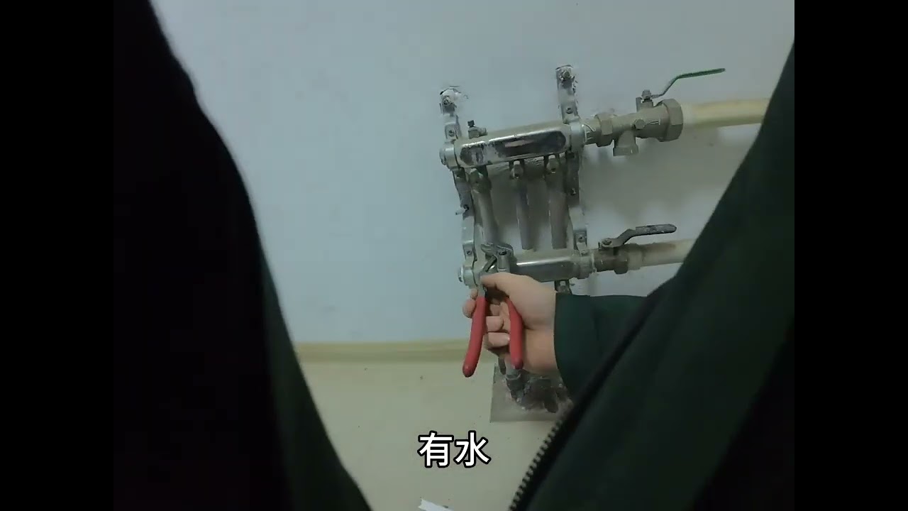 地热不热愁坏人，分水器阀门堵到心塞！换了新设备，屋里终于暖和了地热不热的烦恼一扫而空！#地热 #日常vlog #地热清洗 #分水器