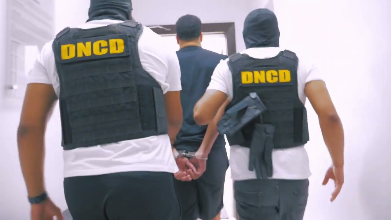 CAPTURAN EN SANTIAGO HOMBRE VINCULAN A DECOMISO DE 17 PAQUETES DE MARIHUANA EN EL AILA