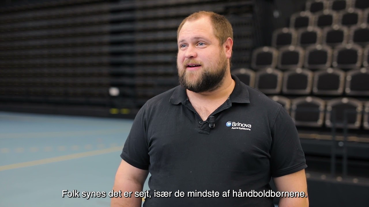 Karlskrona Arena sparer mange arbejdstimer med nye teleskoptribuner, de kan sætte alt op på 1 time.