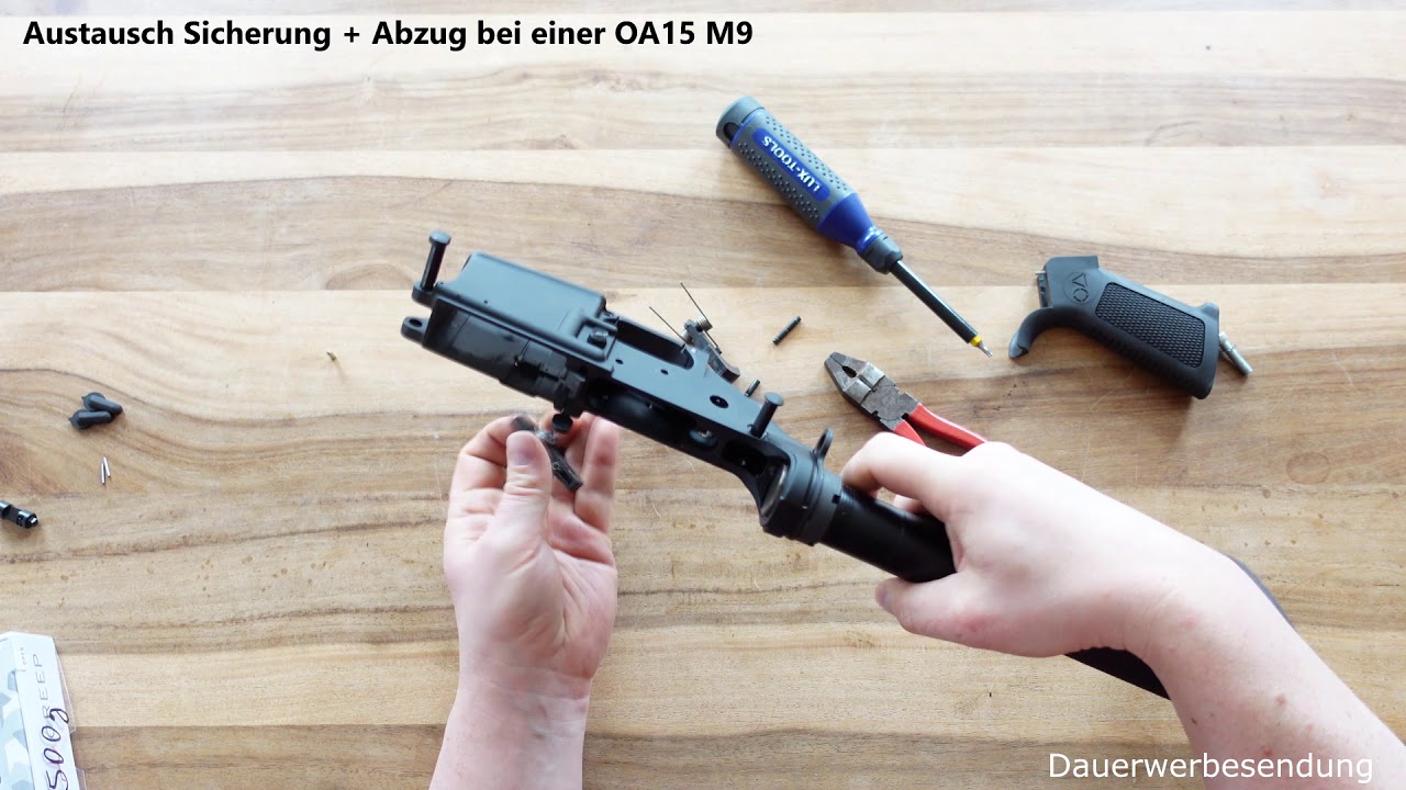 Austausch von Abzug und Sicherung bei einer OA15 M9