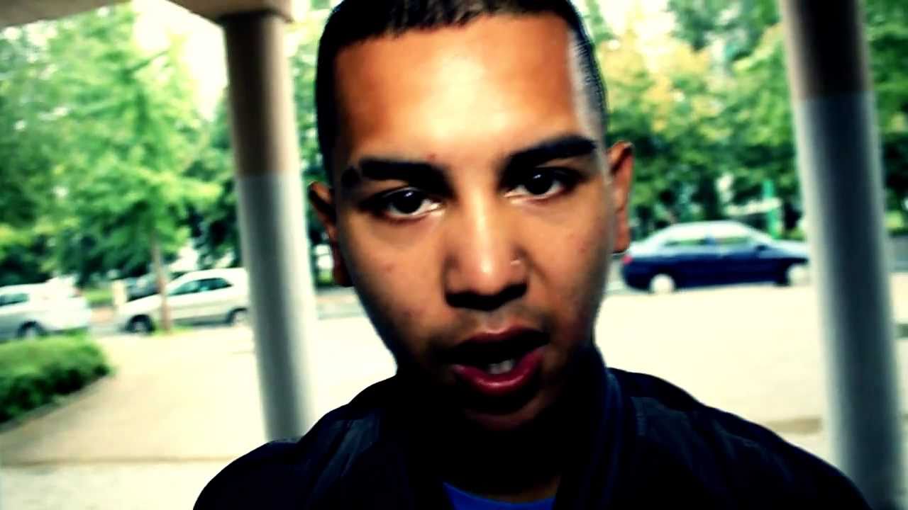 Regarde comment on vit - CLIP/AKONY HANTIFAV' (KAMERAMEHA)