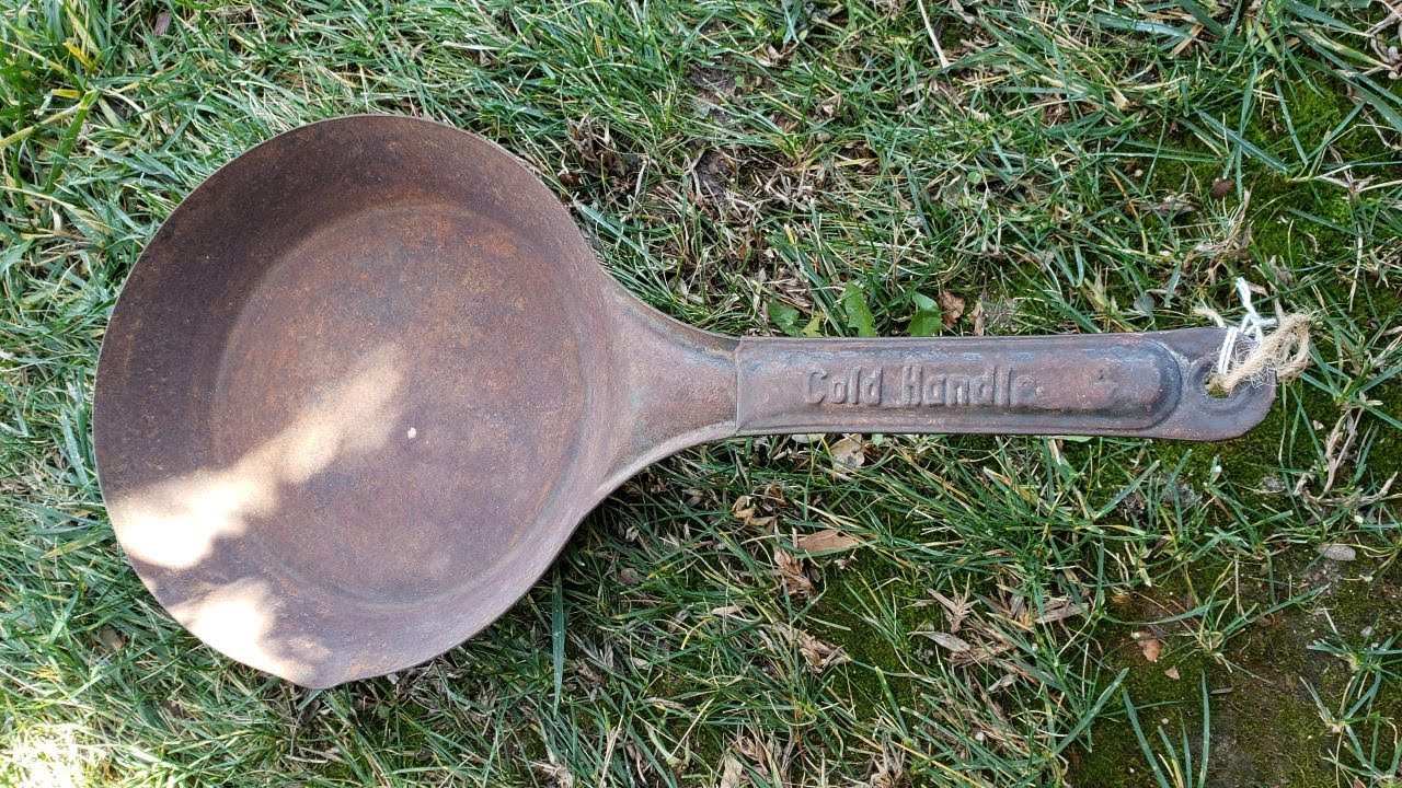 Cleaning up and using an old Cold Handle Camp Skillet