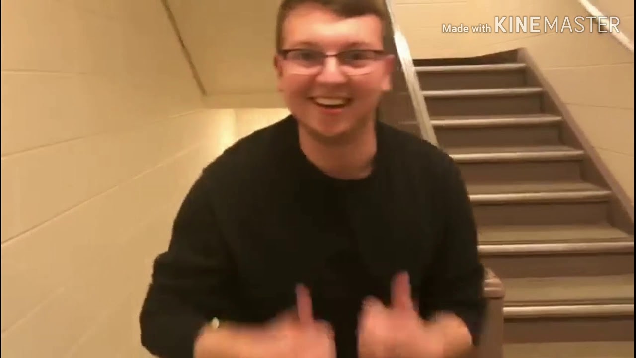 How to Wear Wooden Clogs