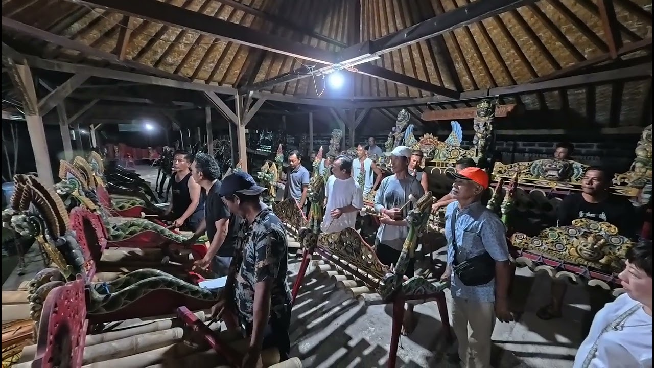 バリ島　ガムラン　竹のアンサンブル　Gamelan Jegog      Latihan 【Suar Agung Dewi】練習　【スアールアグン・デウィ】 演奏Jegog  Suar Agung