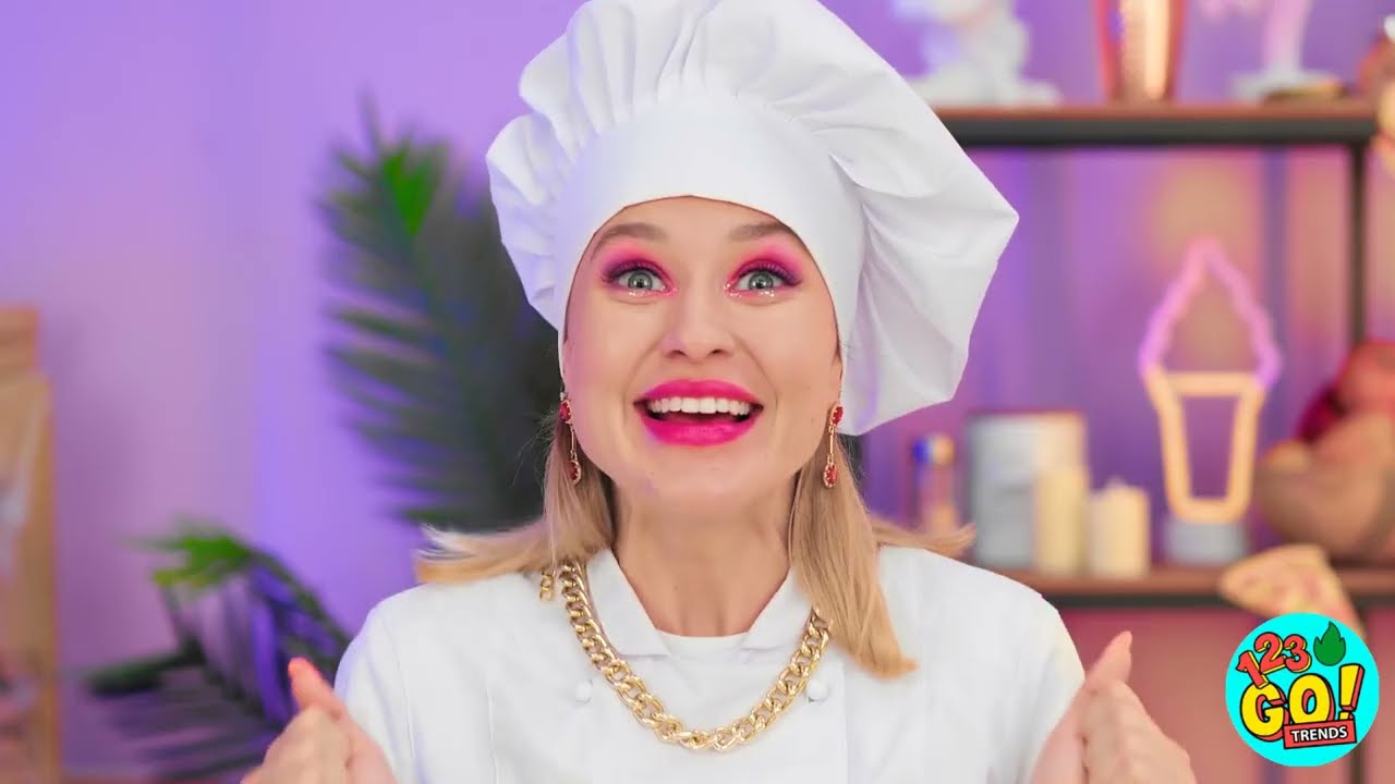 تحدي الطعام بين الغني والفقير 💵 تناول برغر ذهبي بقيمة $10000! الطعام الغالي مقابل الطعام الرخيص