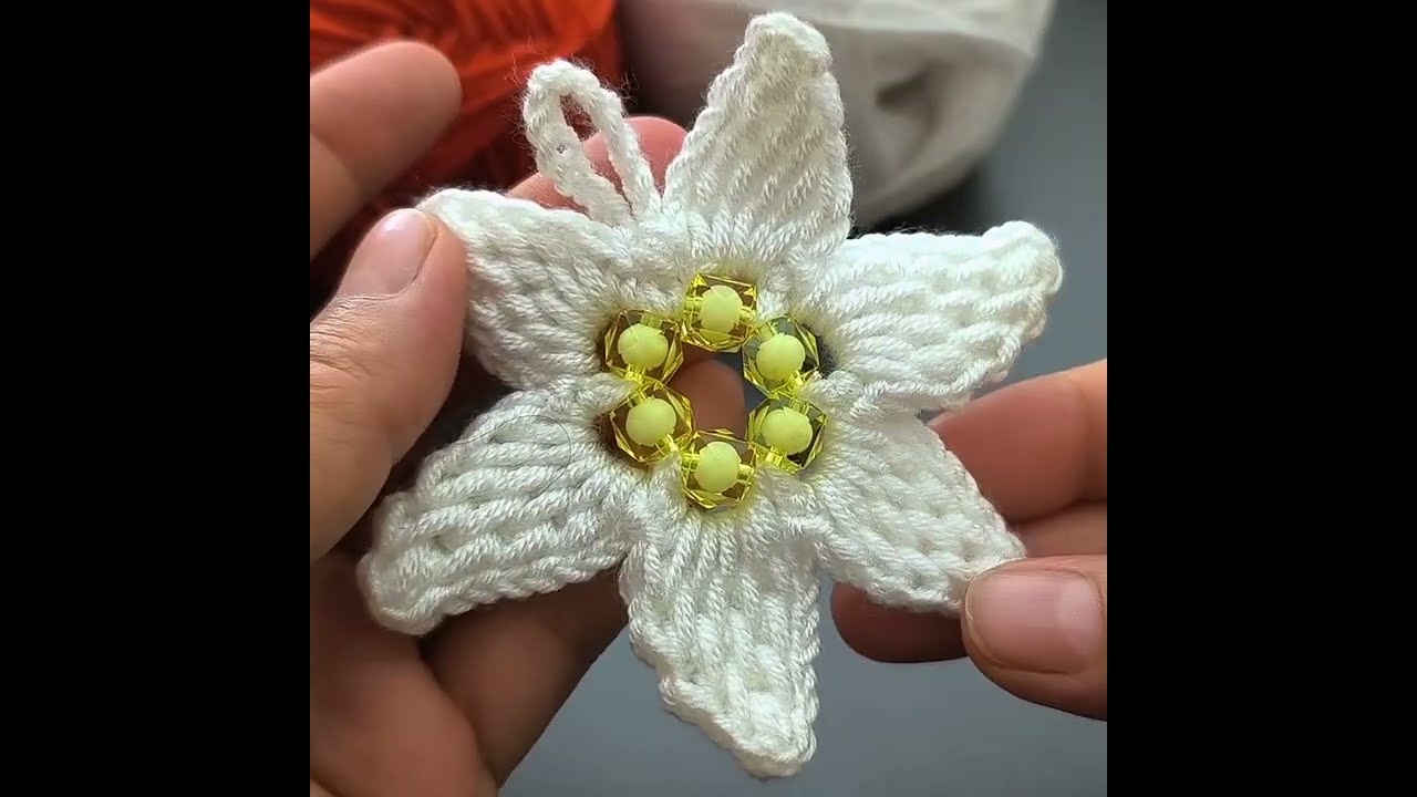 Wooow 💥 I made this keychain and everyone loved it! #knitting #crochet