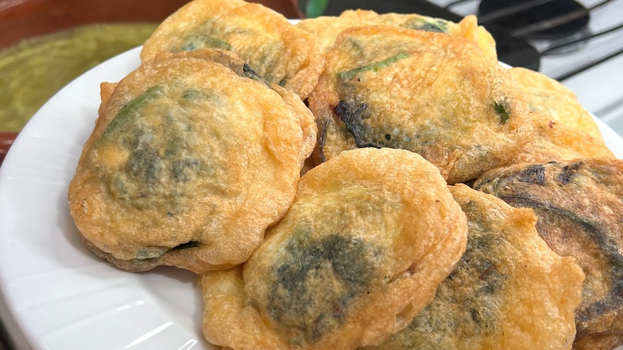 ¡Prepara unas deliciosas tortitas de espinaca rellenas de queso en salsa verde sin gastar de más! 🌿🧀