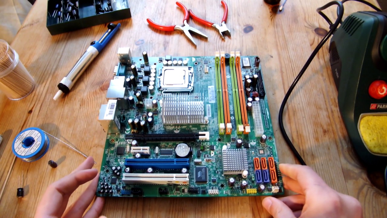 Mainboard reparieren: Defekte Kondensatoren auslöten