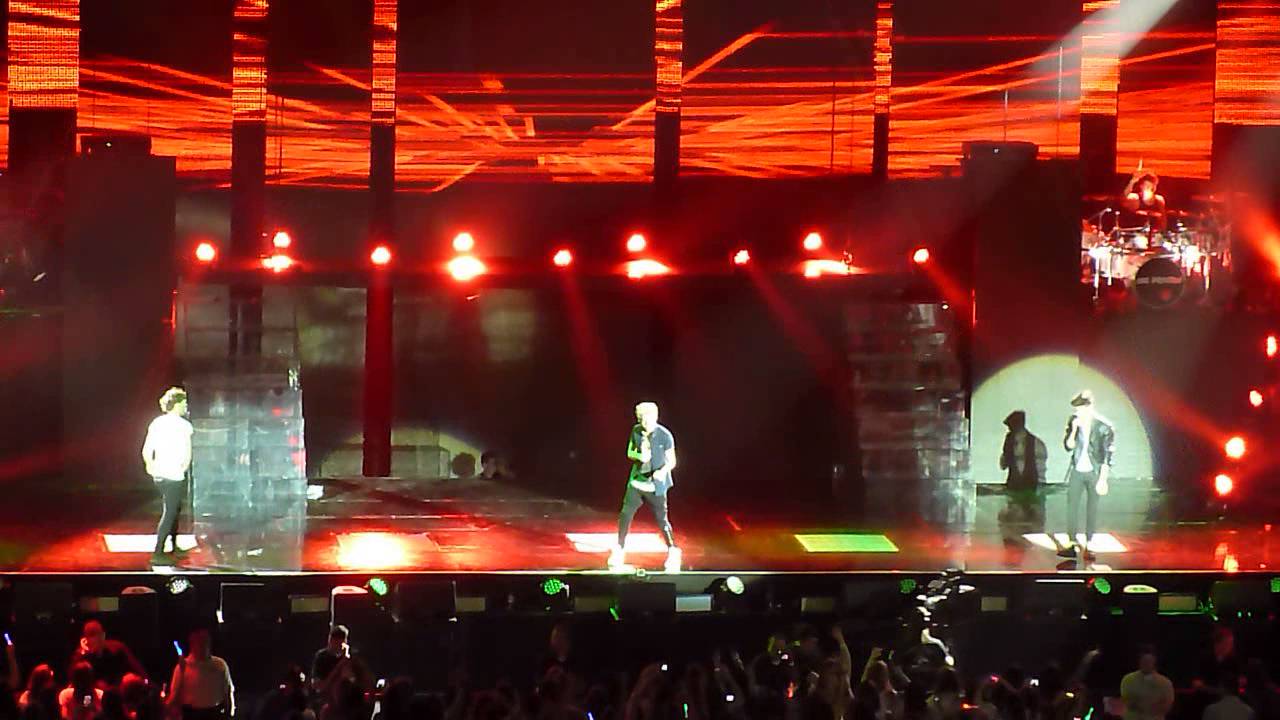 KISS YOU - One Direction TAKE ME HOME Tour Oberhausen (04/05/13)