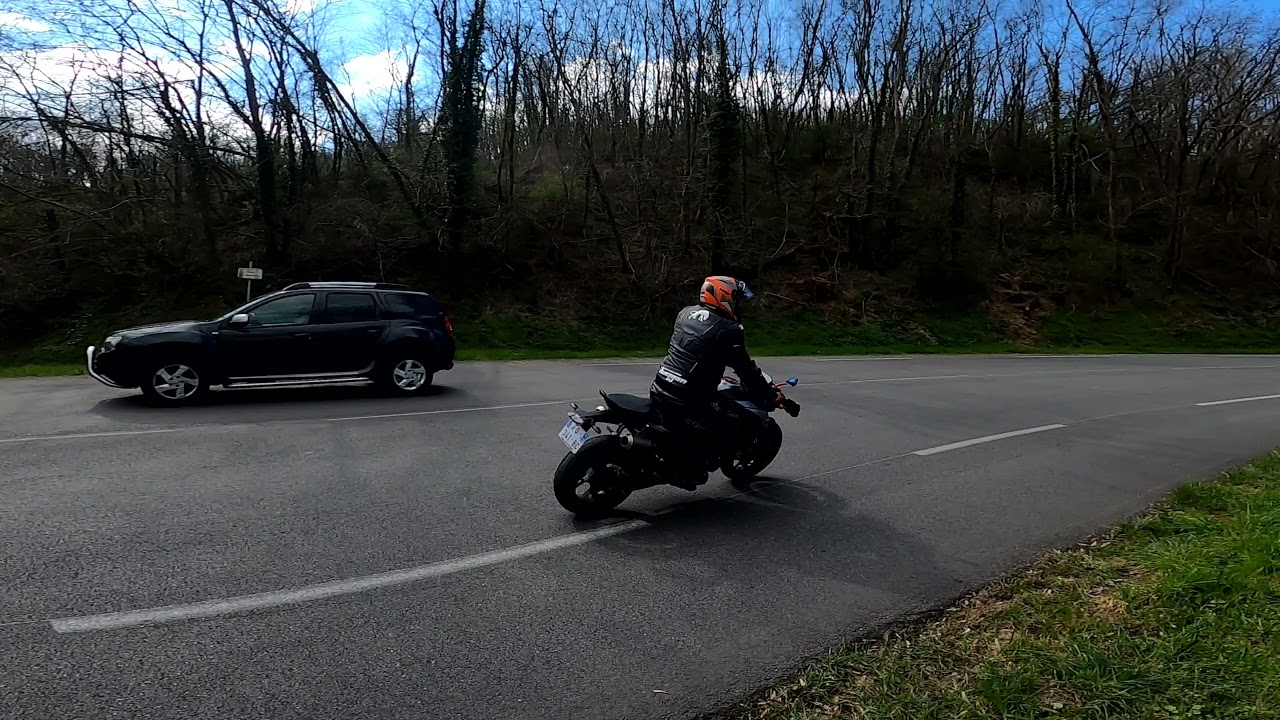 KTM 790 Duke & Yamaha R6 balade familiale ça pose le genou lol