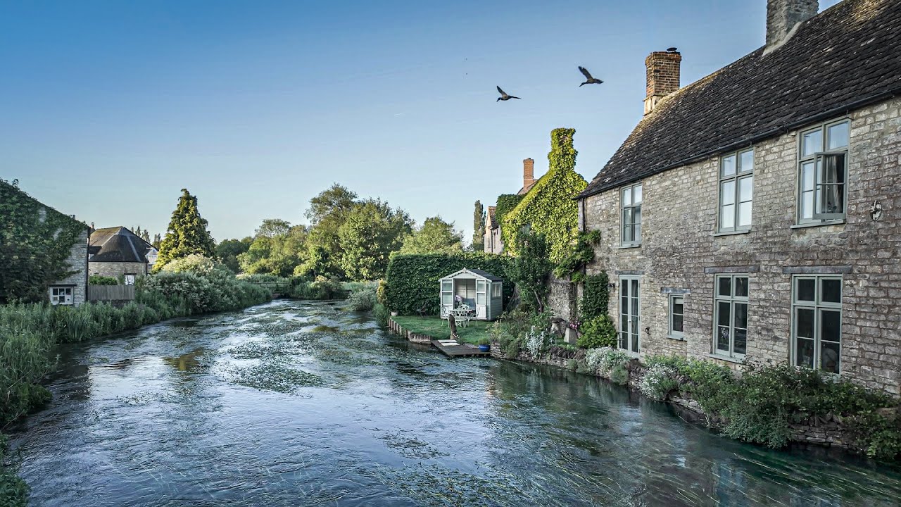 Start Your Day with a Sunshine Walk in a Mesmerising Cotswold Town