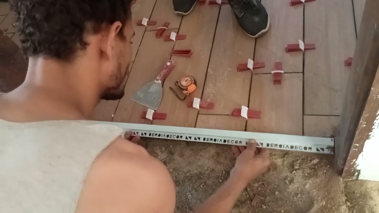 تركيب فاصل استيل بين الباركيه والبورسلين