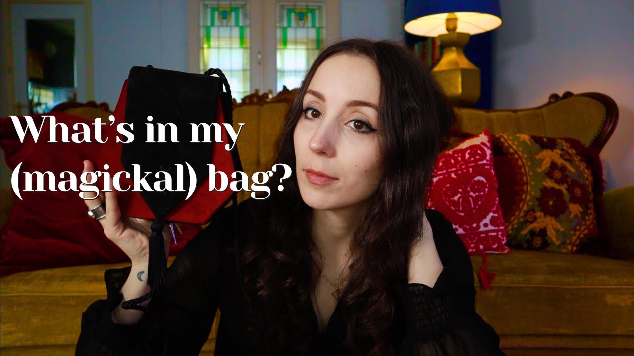 TAROT READER WITCH edition | What's in my bag?