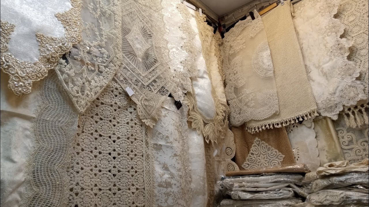 احنا هنا في ممر 8 في سوق غزه في القاهره مفروشات الربيع عرض مفارش