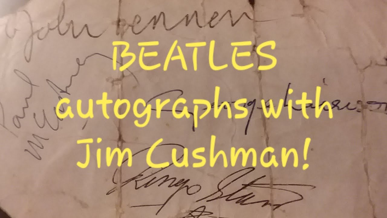 Участники группы Beatles раздают автографы эксперту по Beatles Джиму Кушману.