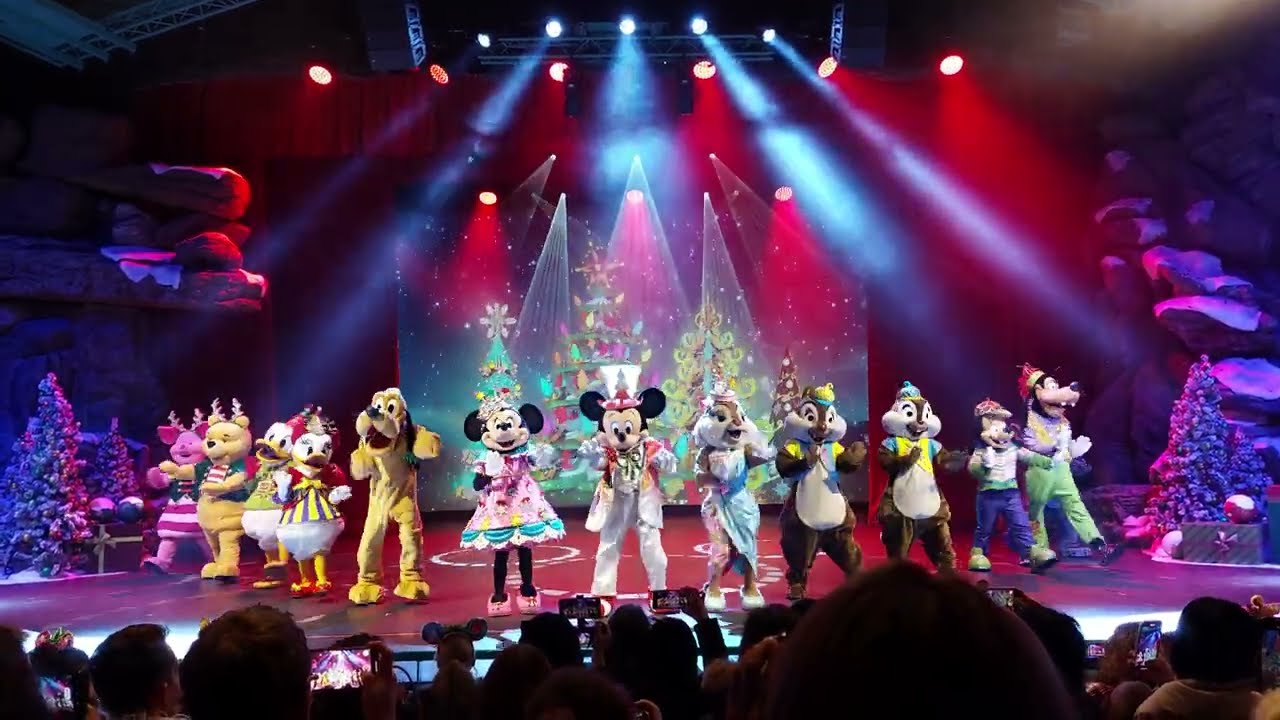 [2023] Mickey's Dazzling Christmas Parade! on stage