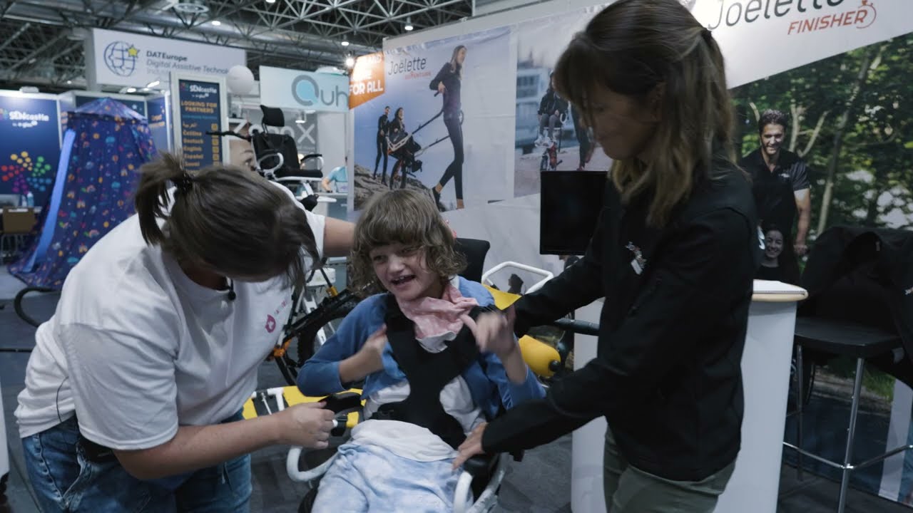 Joëlette Kid  auf der REHACARE 2023 mit FiNiFuchs