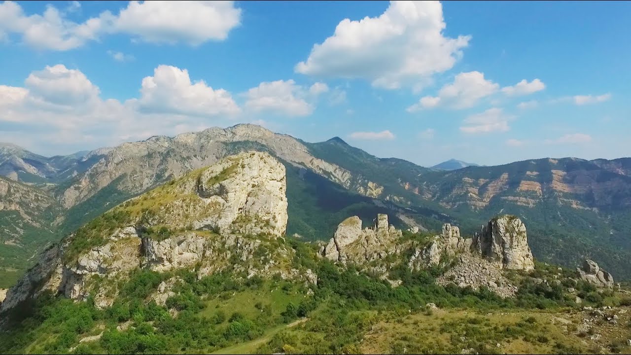Vid&eacute;o a&eacute;rienne de Saint-Geniez - UNESCO G&eacute;oparc de Haute-Provence