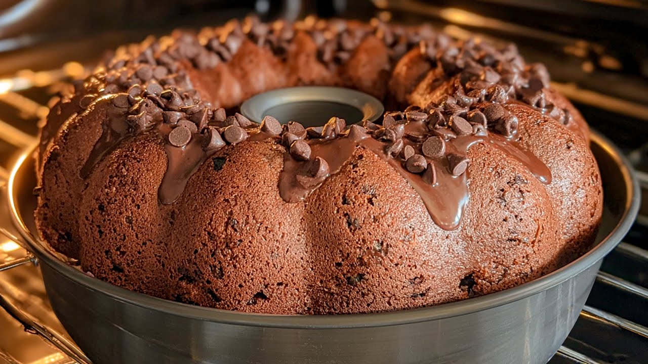 Лучший шоколадный торт всех времён! 🍫 Такой простой, такой влажный – просто тает во рту!