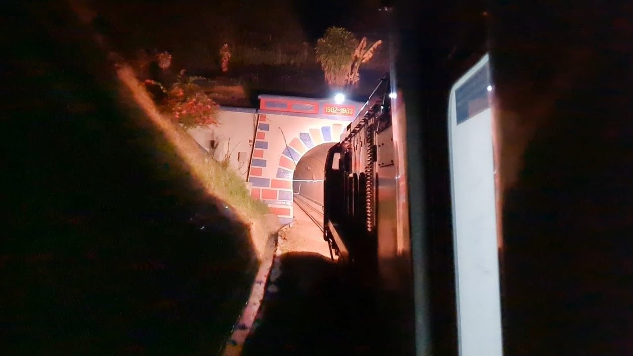 LEWAT TEROWONGAN Kereta SASAKSAAT MALEM BENERAN ADA PENAMPAKAN⁉️