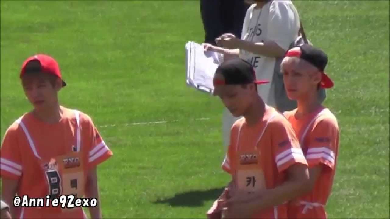130903 Kai & Sehun - Back Hug @ Idol Star Athletics Championships 2013