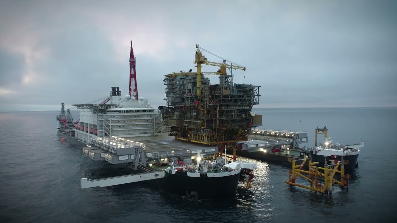 Pioneering Spirit removes TEA Total topsides
