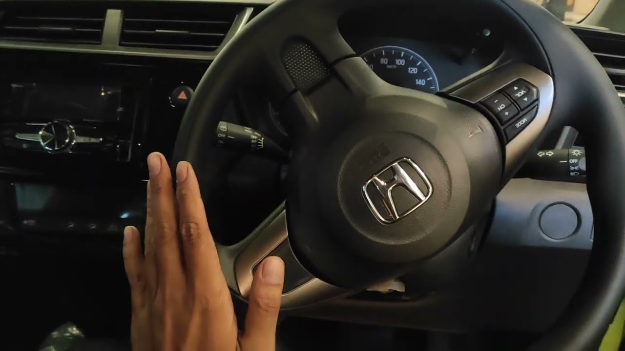 cara mengunci stir mobil Honda brio