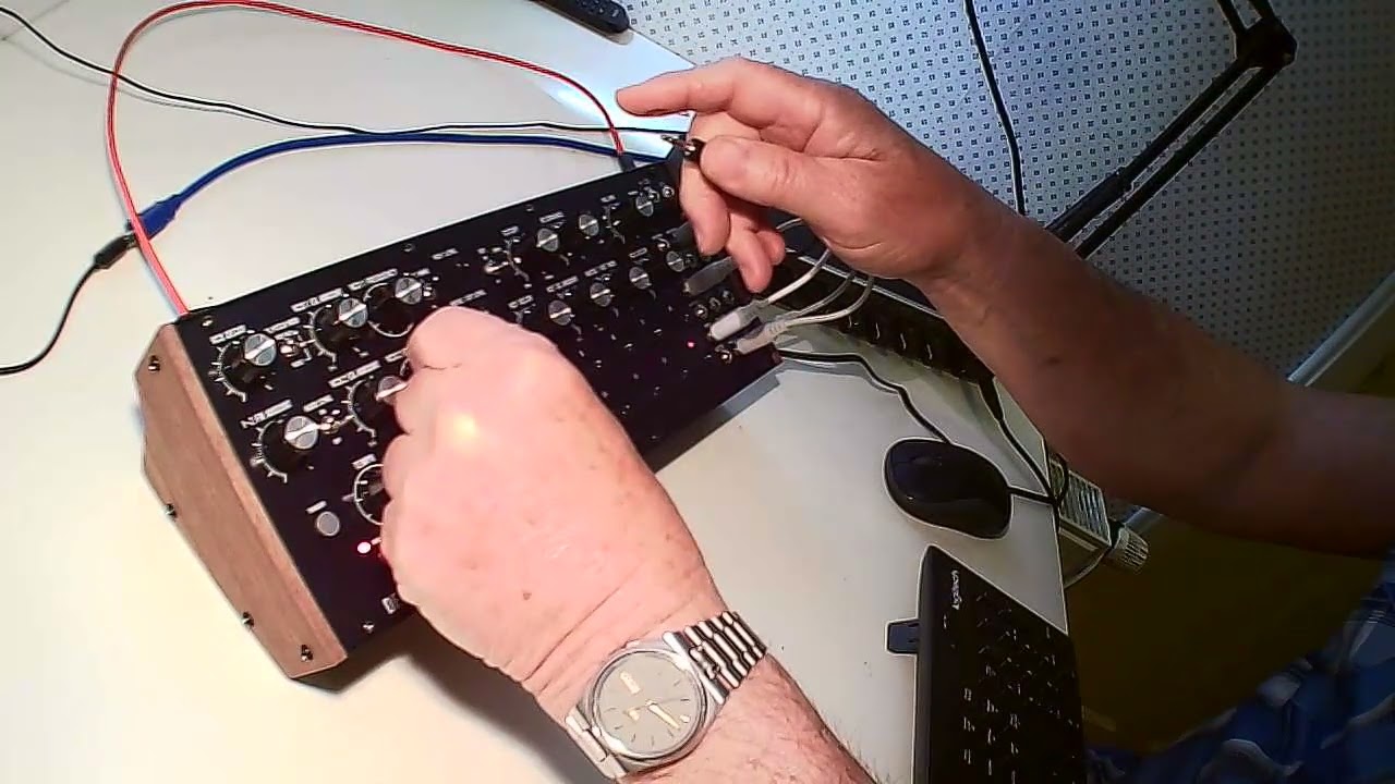 ThereDFAM Moog Play the DFAM as a Moog Theremin extraterrestrial instrument.