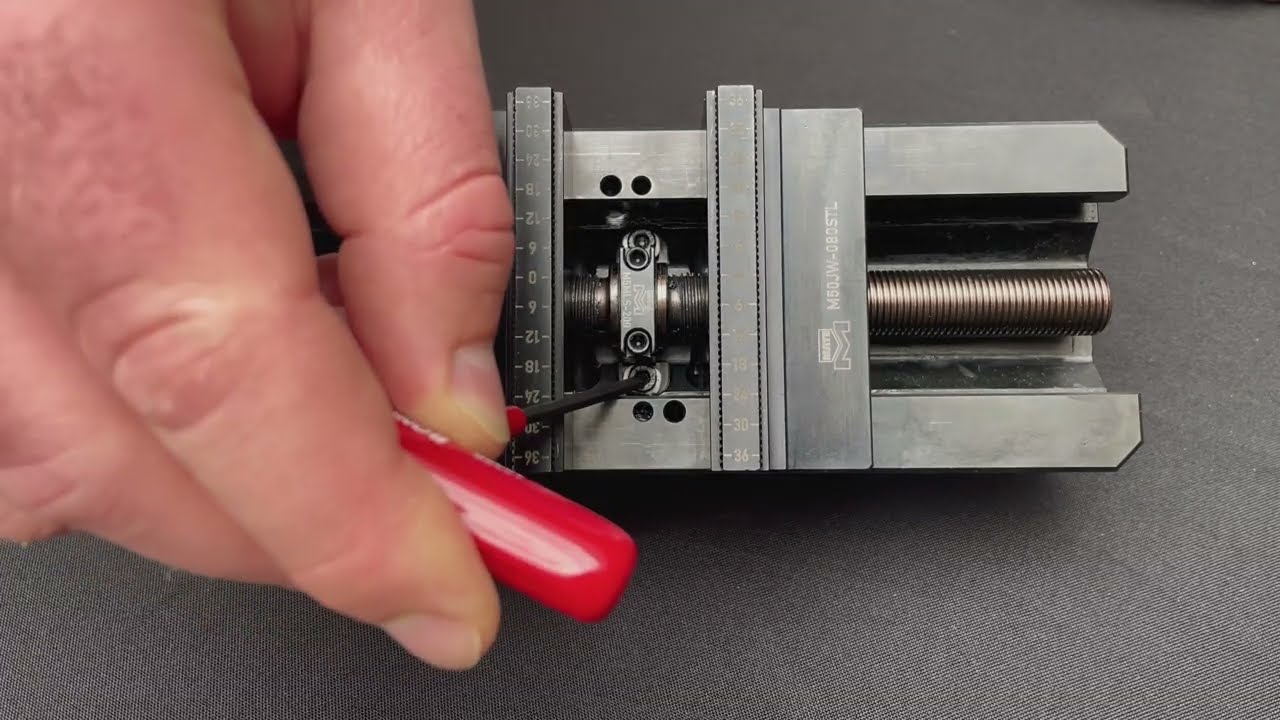 Calibrating Mate's DynoGrip™ Self-Centering Vise