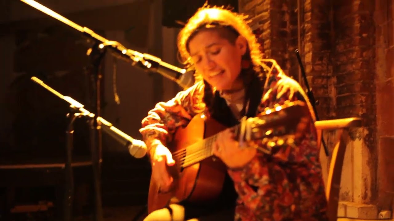 No azara (La Muchacha)