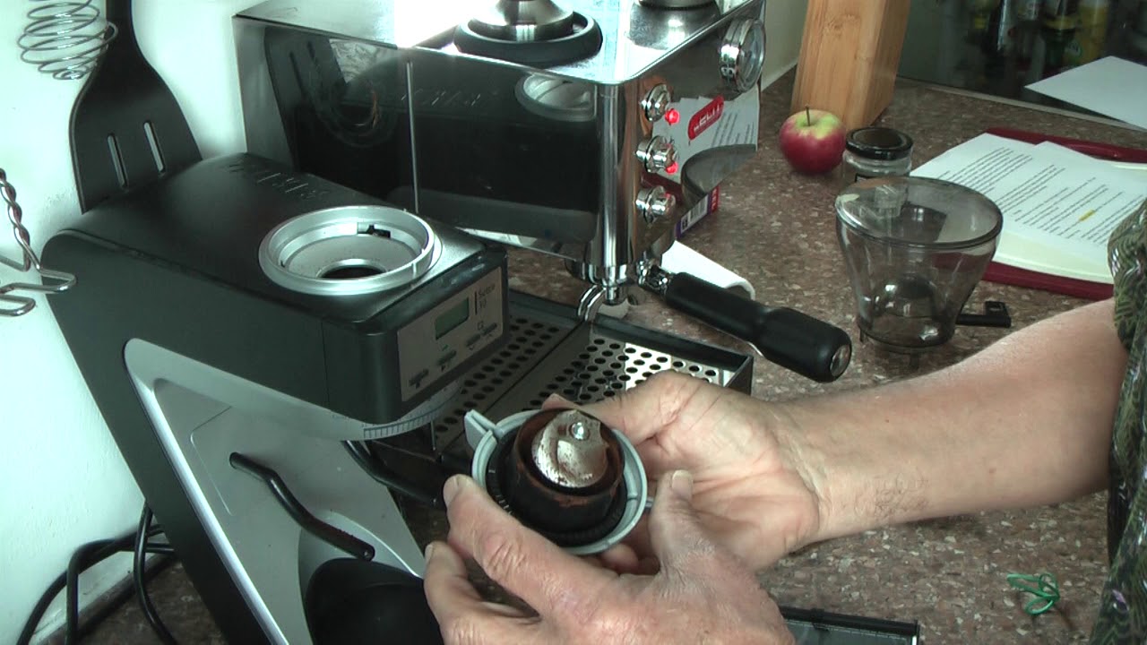 Cleaning the Baratza Sette coffee grinder