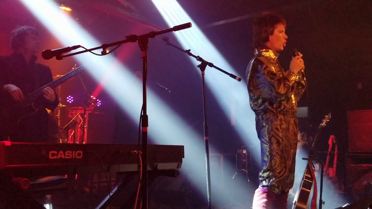 The Band That Fell To Earth performs The Jean Genie