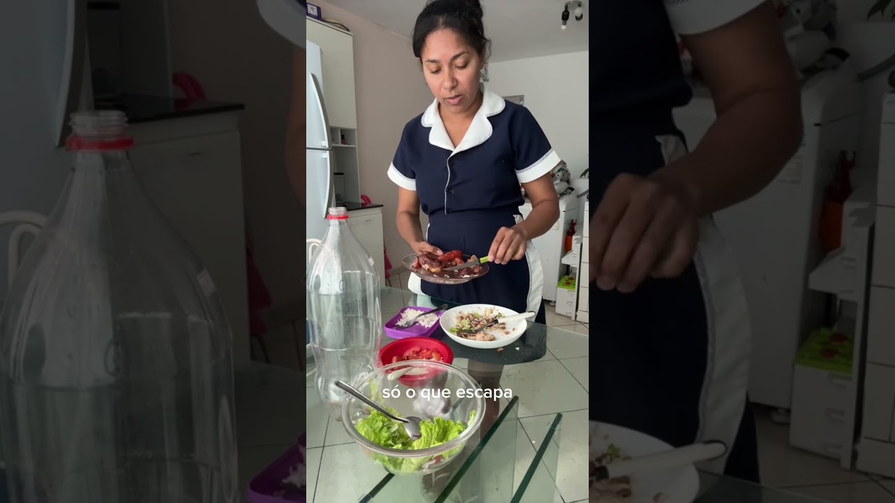 Patroa oferece restos de  comida dos pratos pra empregada