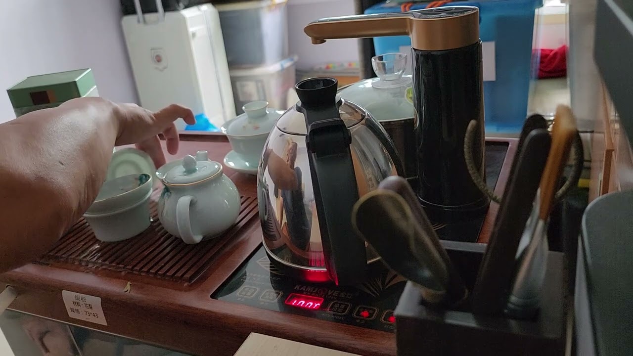 Simple tea brewing instruction.