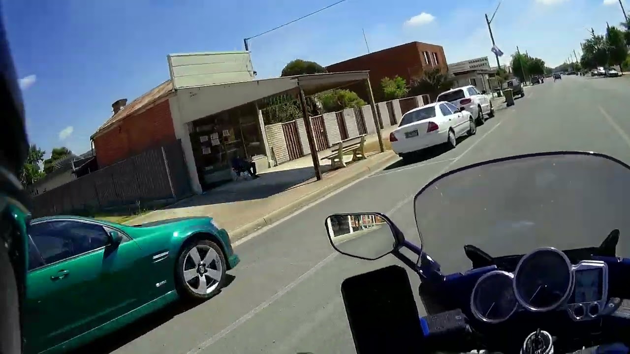 2007 Yamaha fjr 1300a leaving Holbrook 