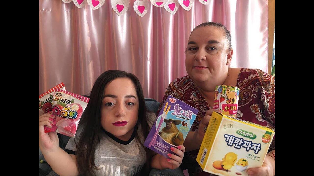 PROBANDO SNACKS ASIÁTICOS CON MI MAMÁ