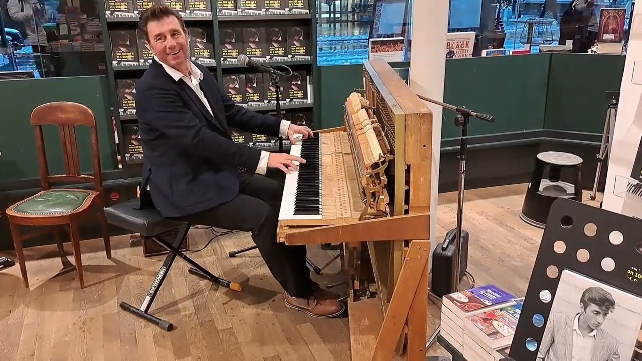 Boogie Woogie in the Bookstore with Nico Brina - love to go bananas