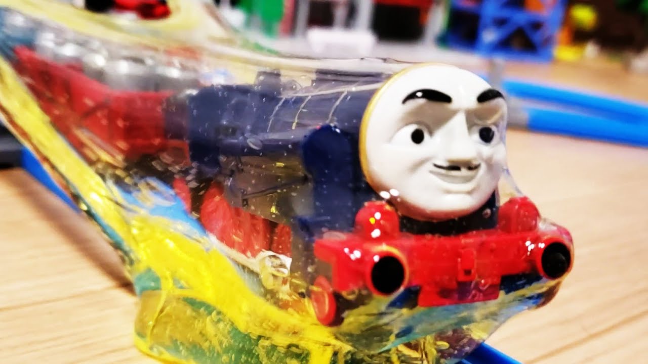 プラレール きかんしゃトーマス ロレンツォや新幹線試験車両アルファエックス、金太郎が曲線の駅についたスライムに絡まってしまうよ hifumitoy