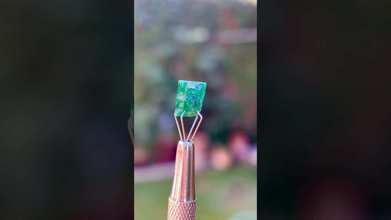 3 Carats Perfect Double Terminated Green Emerald Crystal #gemsstock #gemmy #gemstore #gem #gemex