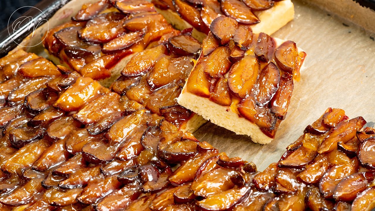 Zwetschgenkuchen vom Blech | Pflaumen Blechkuchen Rezept - Olga Wallner