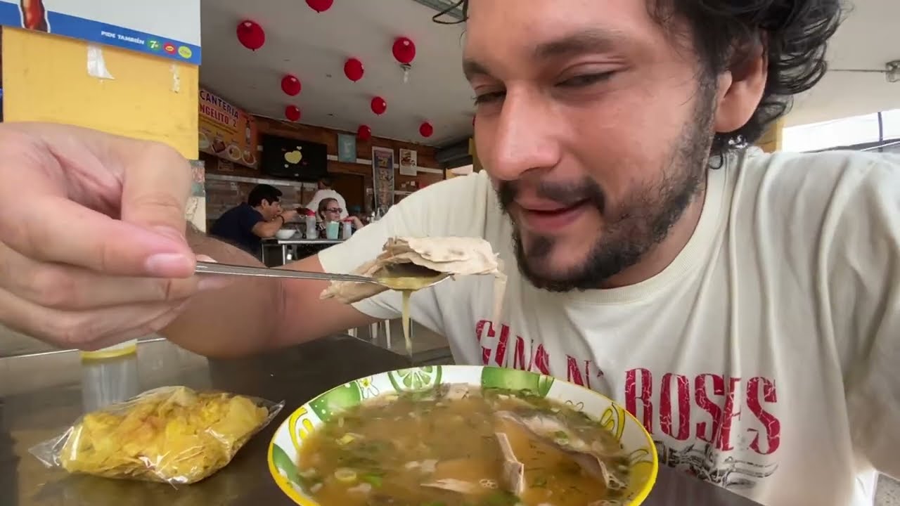 Encebollado Toda La Tarde en el Suburbio de Guayaquil - La Ruta del Encebollado ❤️