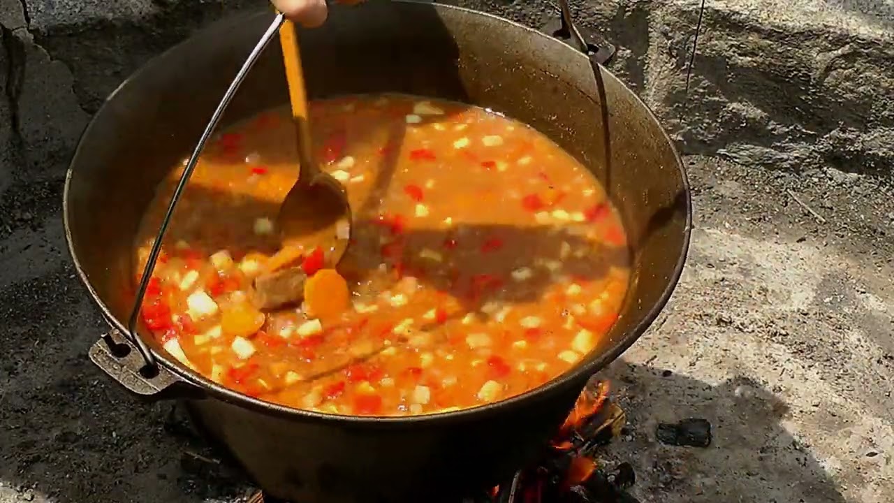 Gulaș la ceaun cu carne de vită ( Rețetă Ungurească ) rețetă pas cu pas