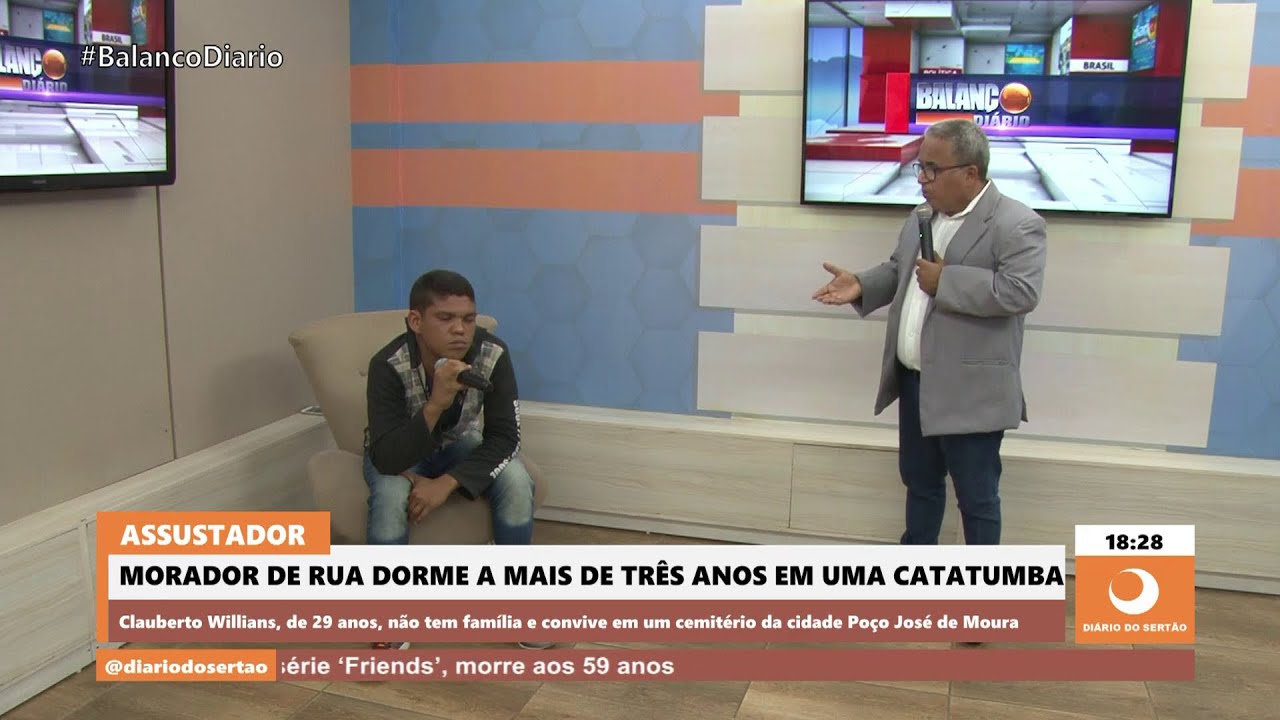 Homem que dorme em um cemitério fala um pouco sobre sua vida