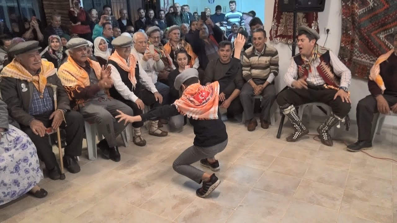 Y&ouml;r&uuml;k &Ccedil;ocuğu Dediğin Zeybeği B&ouml;yle Oynar / Kerimoğlu Zeybeği - Fatih Burdurlu