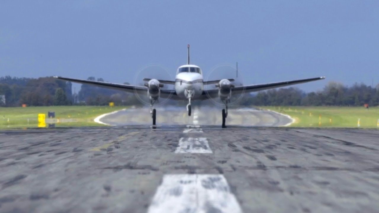 SKYDIVE Pilot perspective - KingAir C90