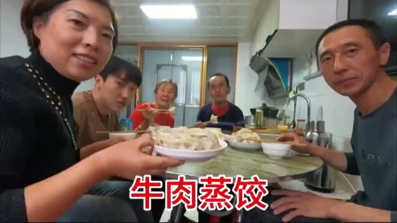 娟子巧手：手打牛肉馅配萝卜，蒸出满屋鲜美多汁