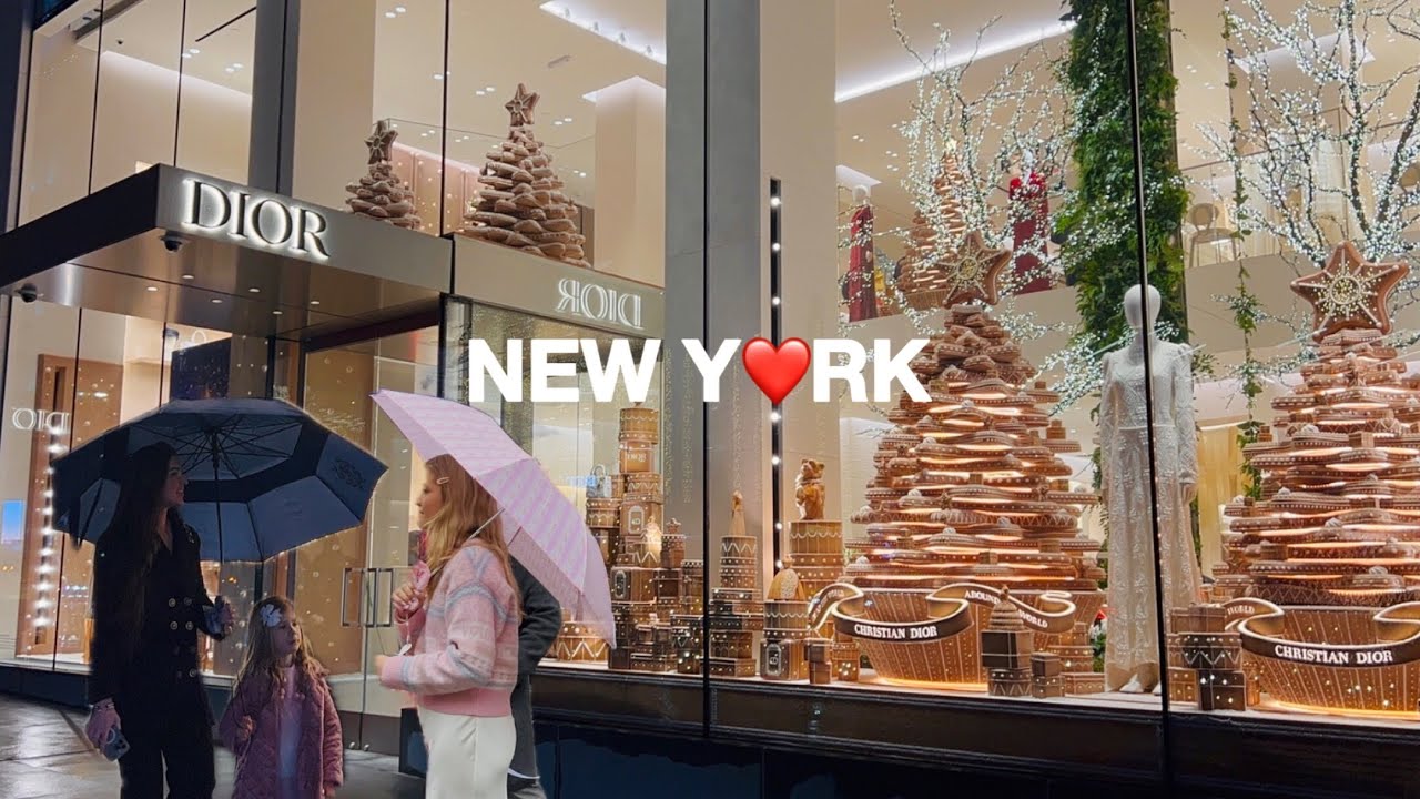 [4K]🇺🇸Christmas in New York City🎄✨Rockefeller Center, 5th Ave Holiday Lights & FAO Schwarz🎁 Nov 2025