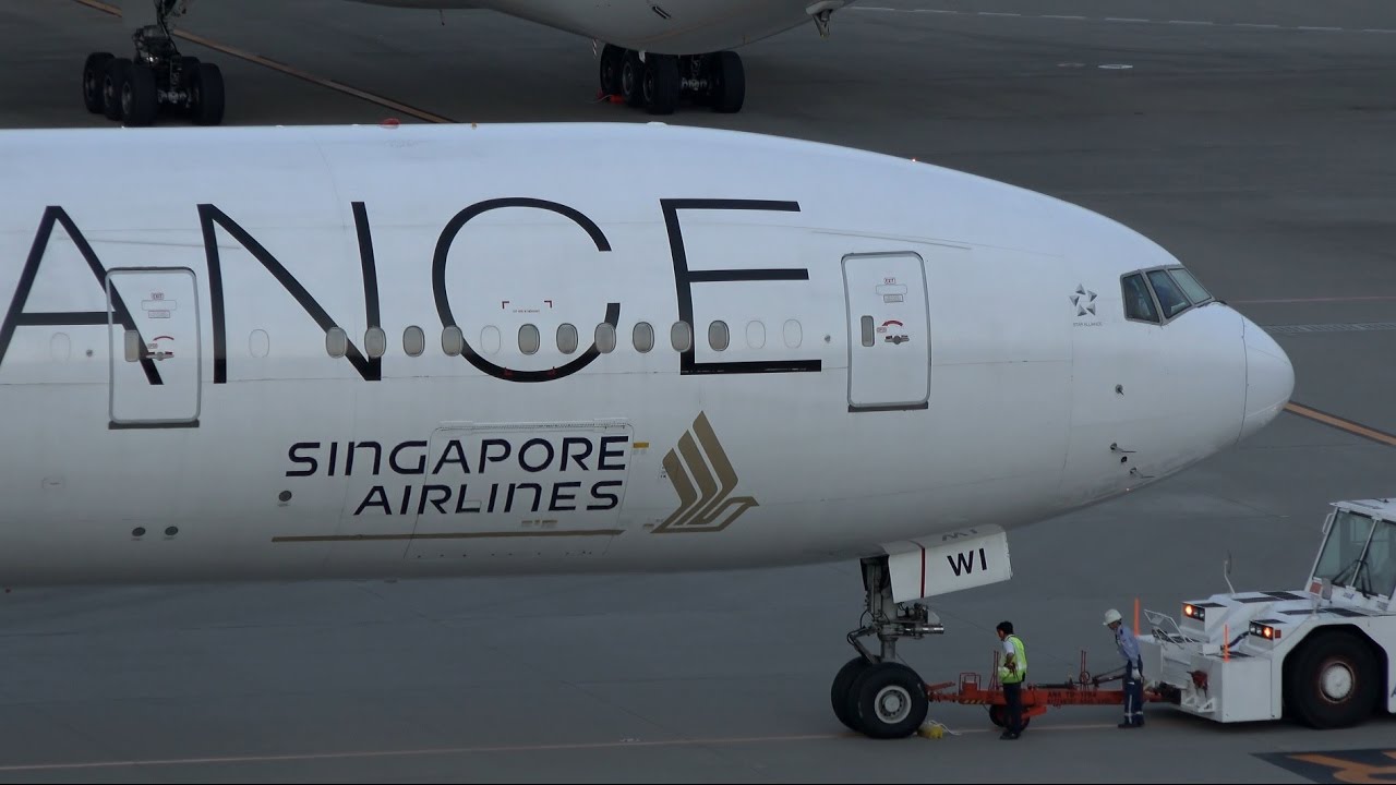 Singapore Airlines Boeing 777-300ER 9V-SWI Pushback [HND/RJTT]