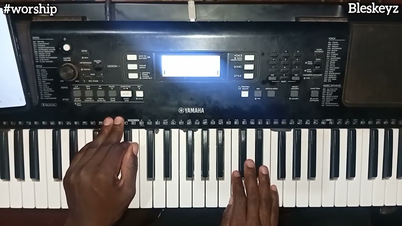 HOW TO PLAY TINOSIMUDZA MAOKO IN F SHARP For beginners #bleskeyz 